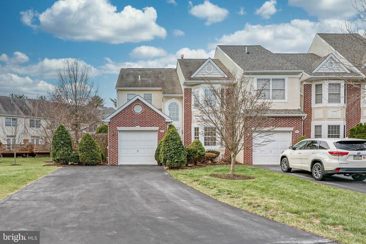 201 Chatham Court - Photo 1