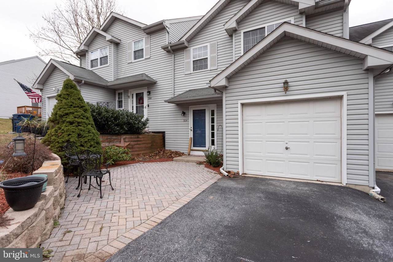 304 Revere Court - Photo 1