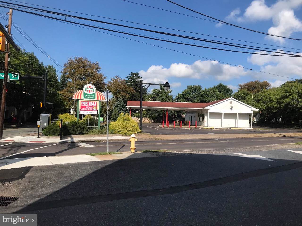 816 Charlotte Street - Photo 1