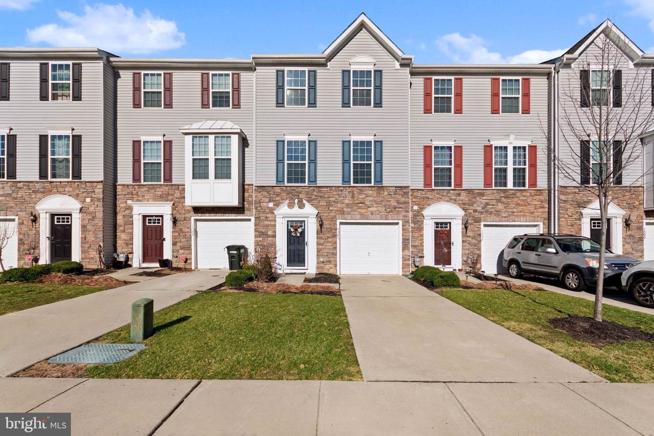 1303 Emerson Court - Photo 1