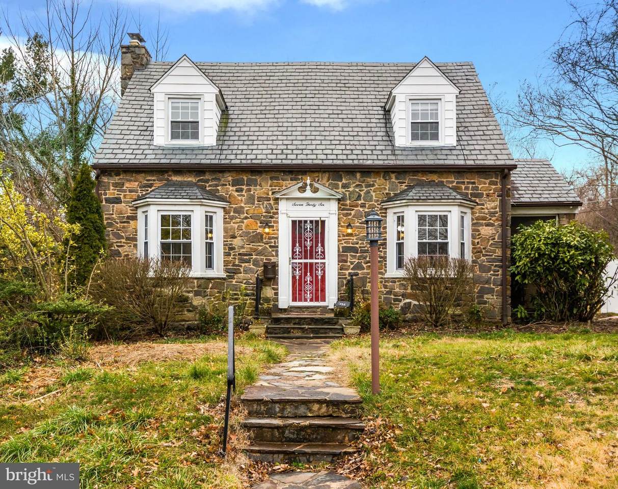 736 Warwick Road - Photo 1