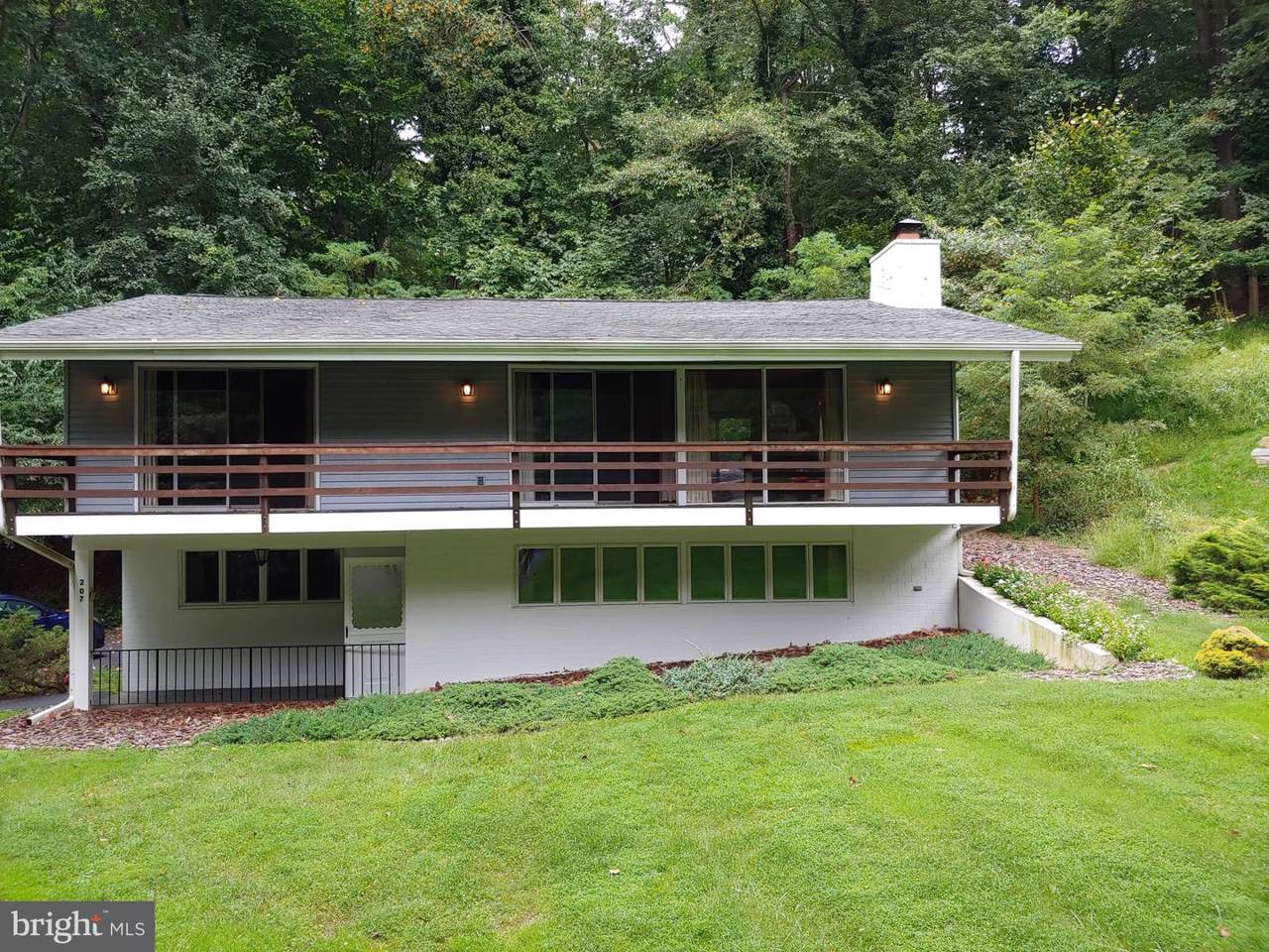 207 Vassar Circle - Photo 1