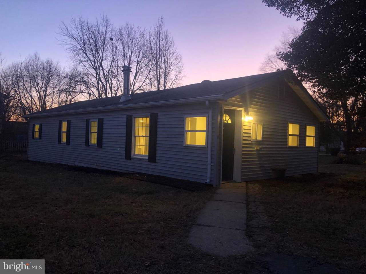 604 Cole Street - Photo 1