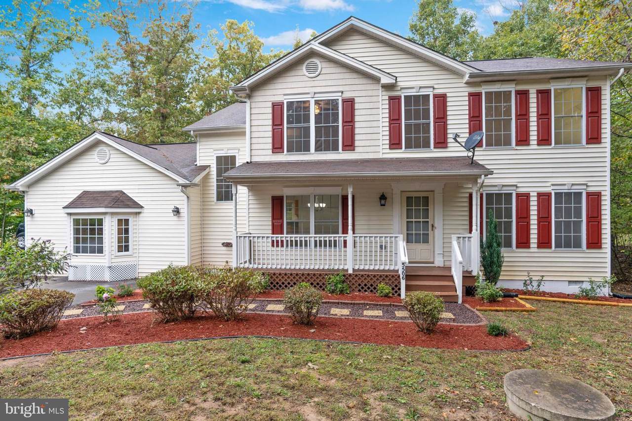 5506 Wyndemere Circle - Photo 1