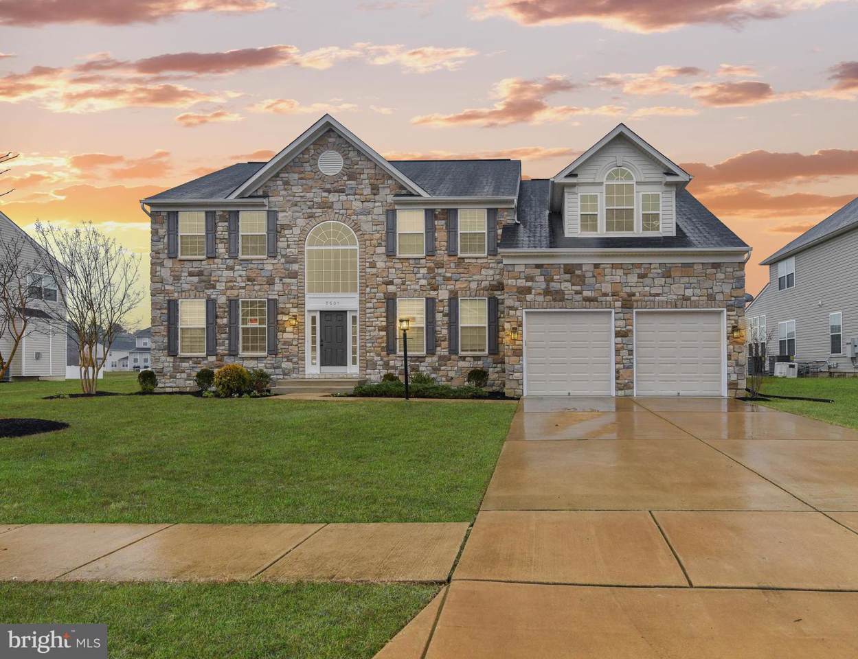 7501 White Plains Lane - Photo 1