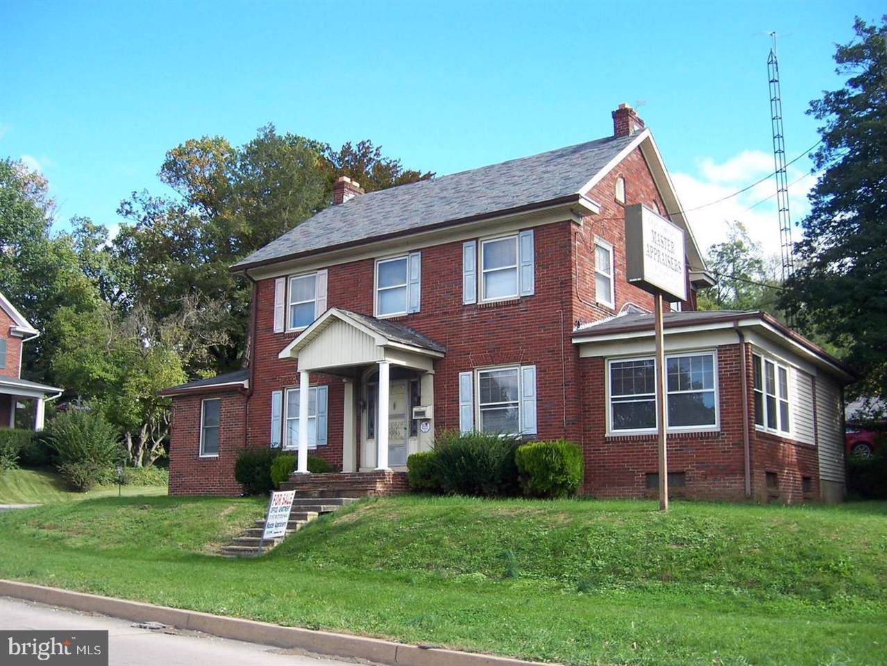 1735 George Street - Photo 1
