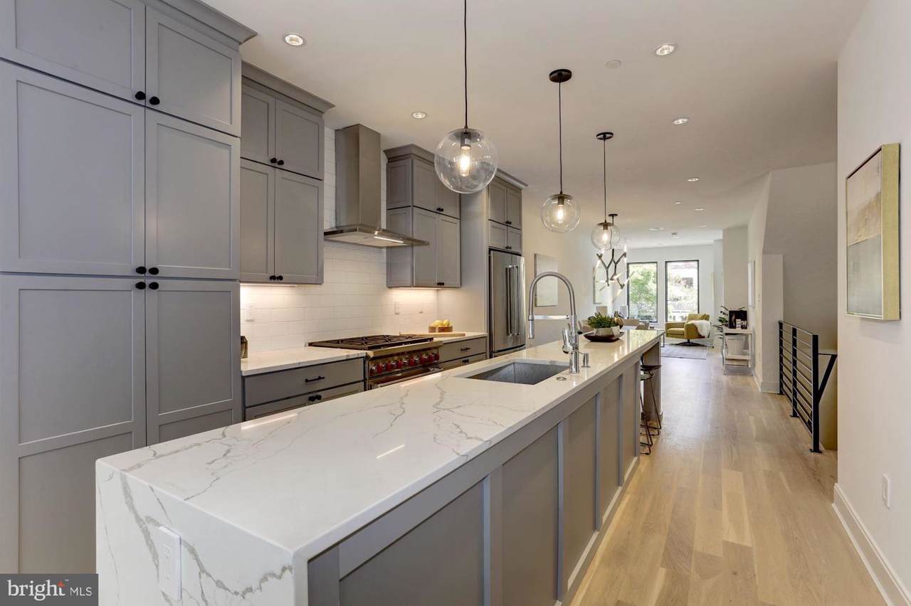 922 6TH Street - Photo 1