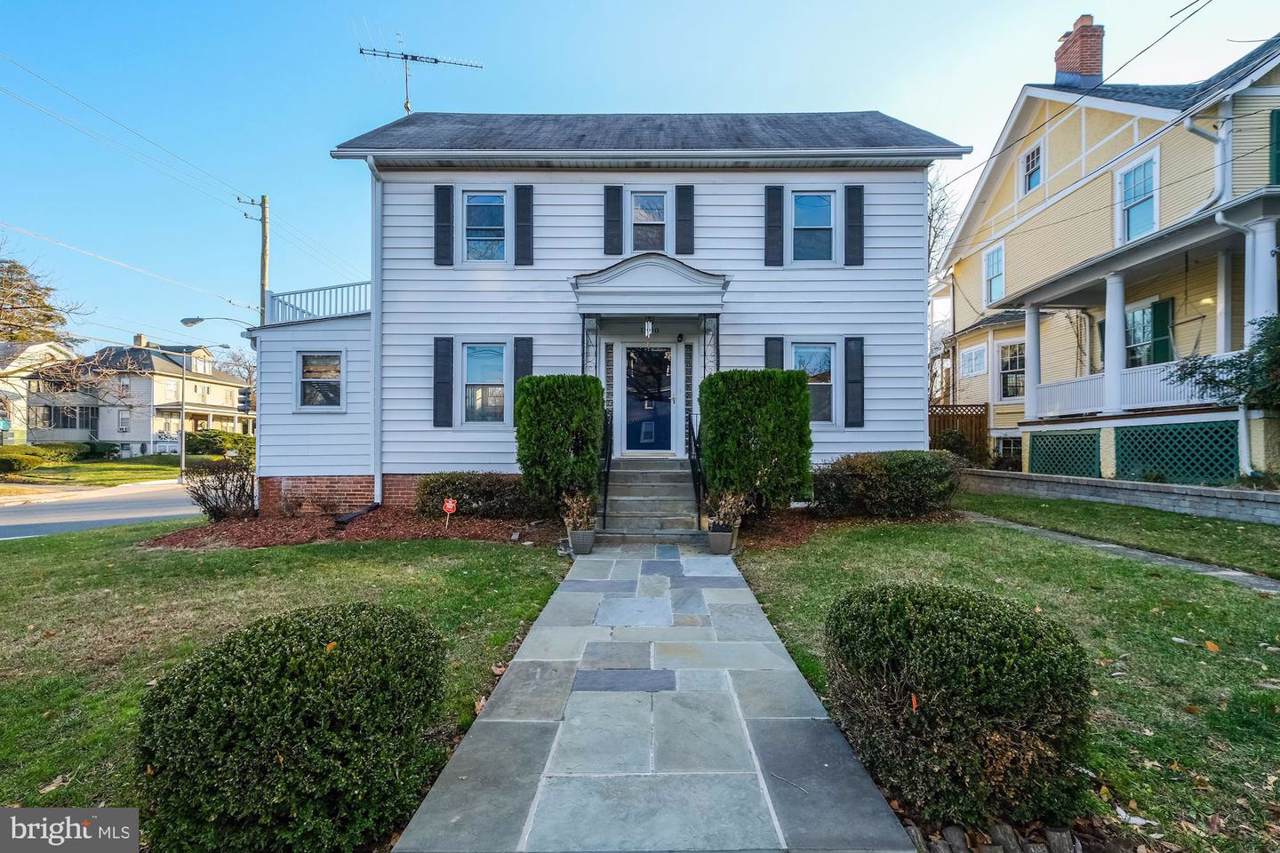 1300 Delafield Place - Photo 1