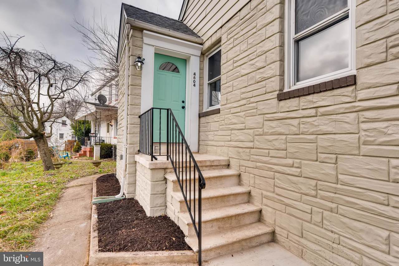 4604 Sunbrook Avenue - Photo 1