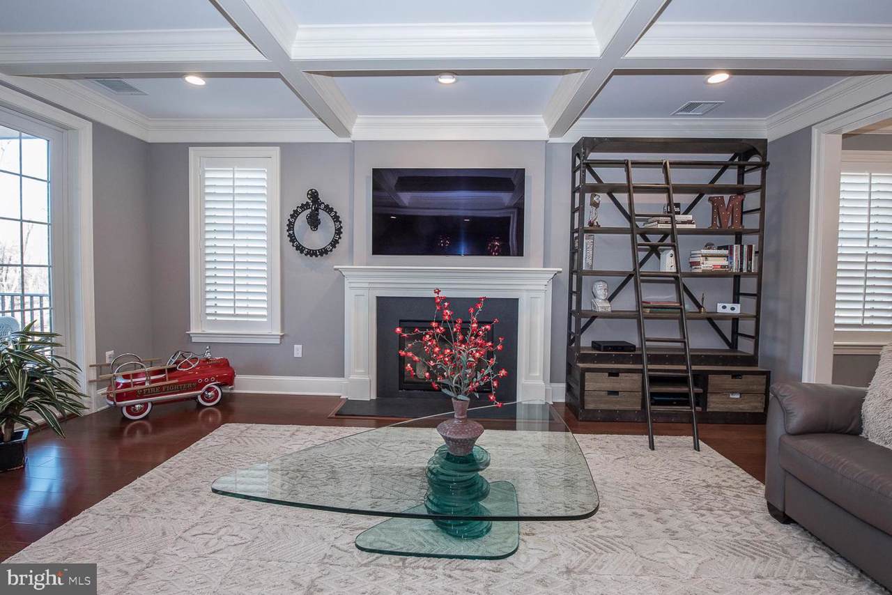3108 Parkview Drive - Photo 1