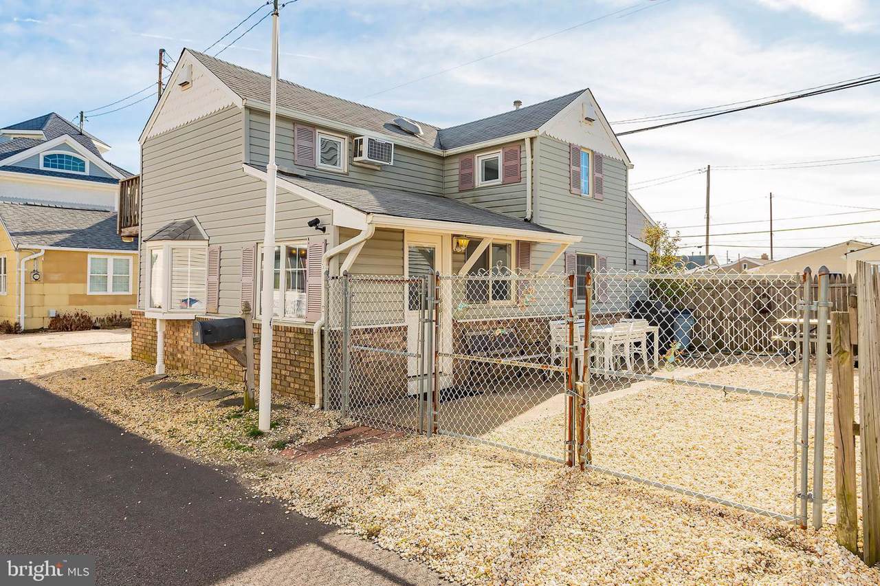 73 Beach Way - Photo 1