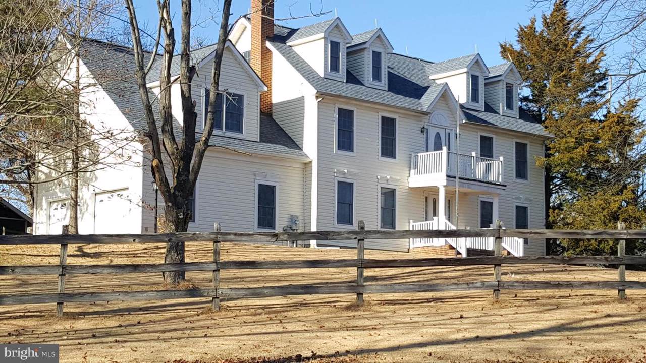 100 Honeysuckle Lane - Photo 1