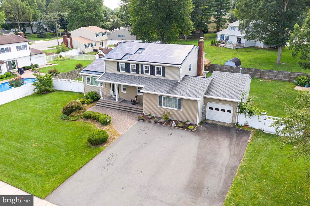 84 Robin Drive - Photo 1
