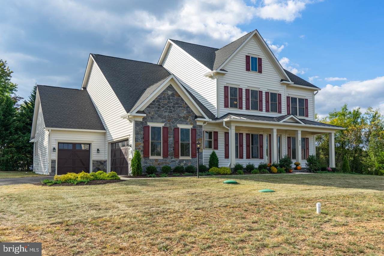 252 Barberry Lane - Photo 1