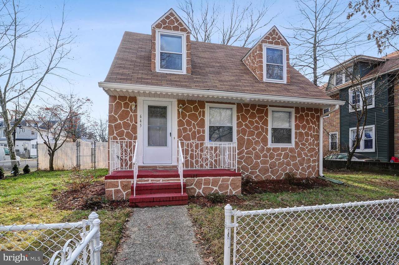 645 Woodland Street - Photo 1
