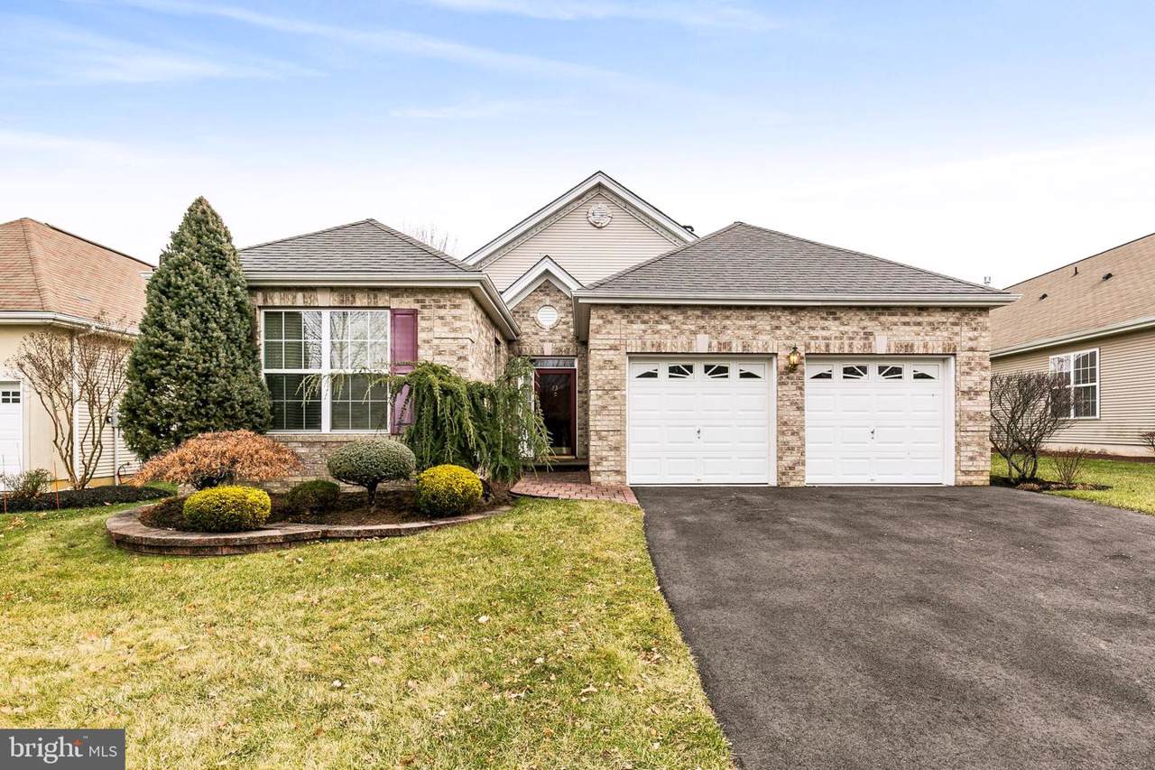 13 Colonial Way - Photo 1