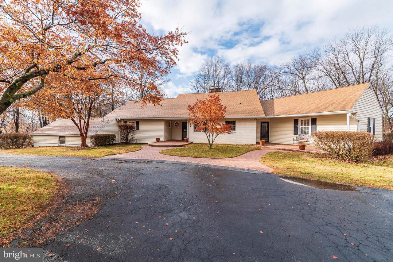 9106 Field Road - Photo 1