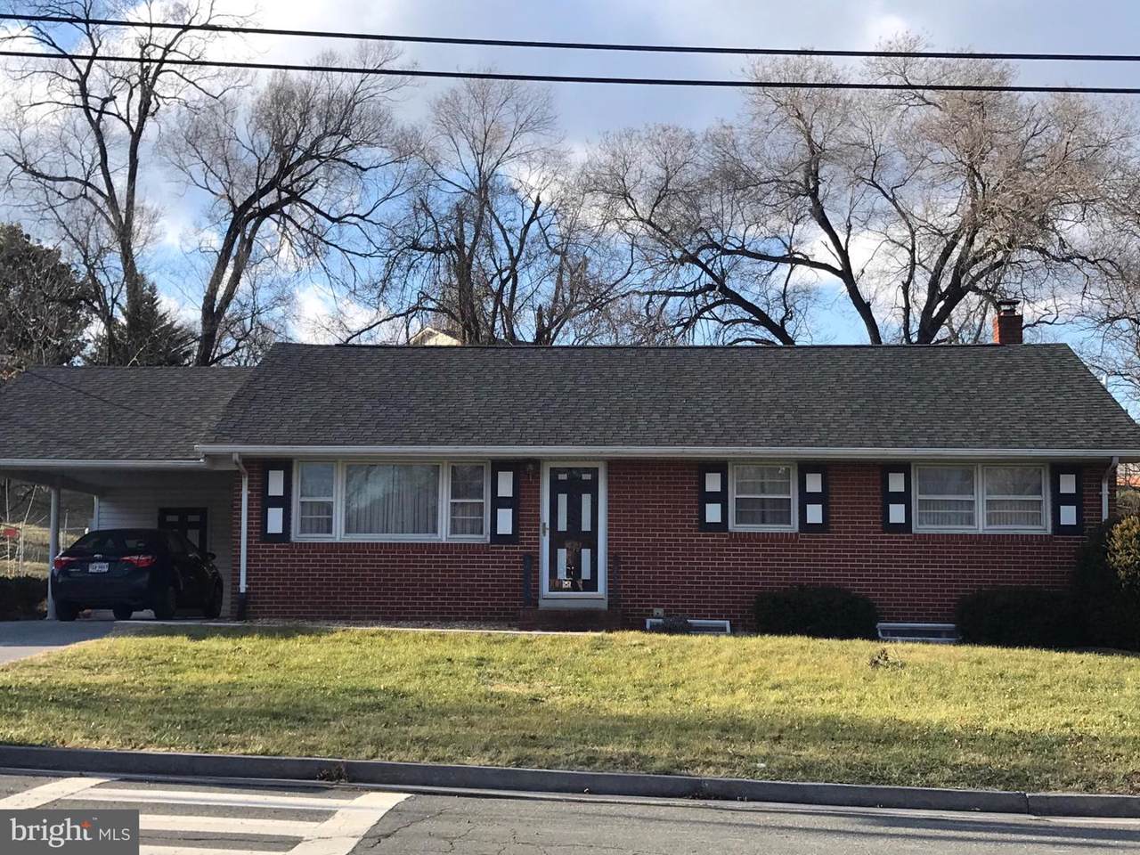 908 Stonewall Drive - Photo 1