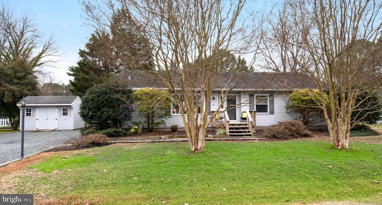 404 Bentley Avenue - Photo 1