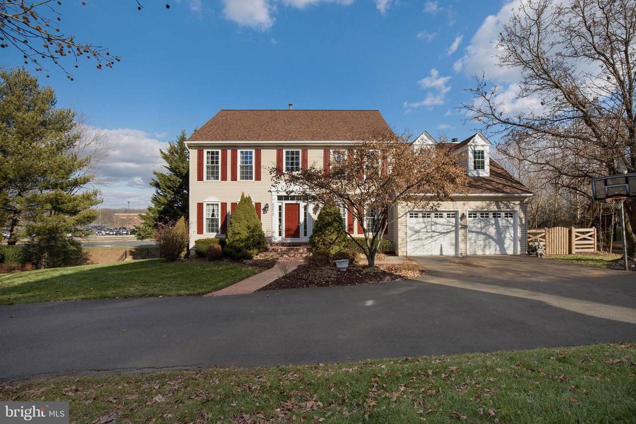 46472 Danforth Place - Photo 1