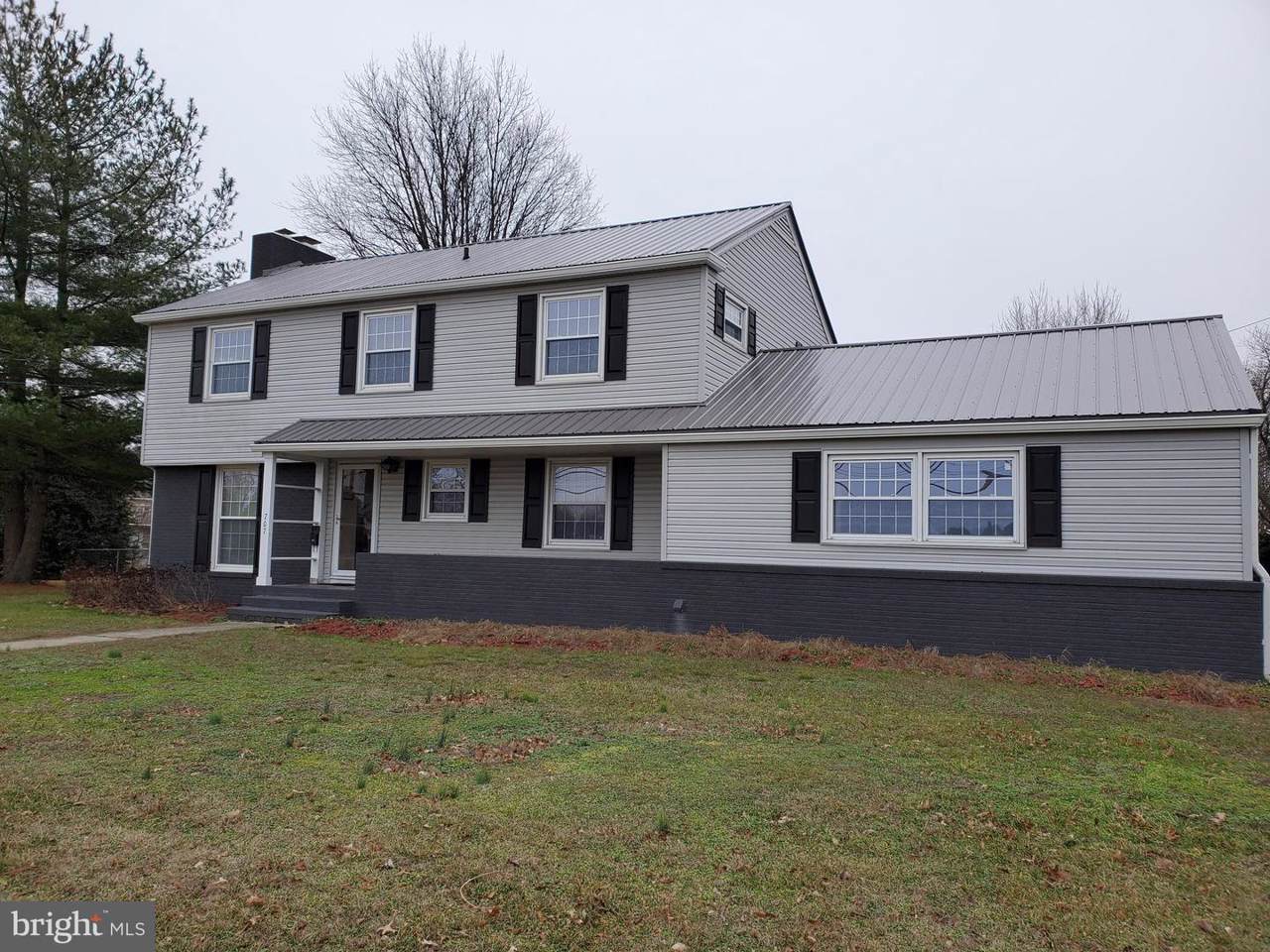 707 Seabury Avenue - Photo 1