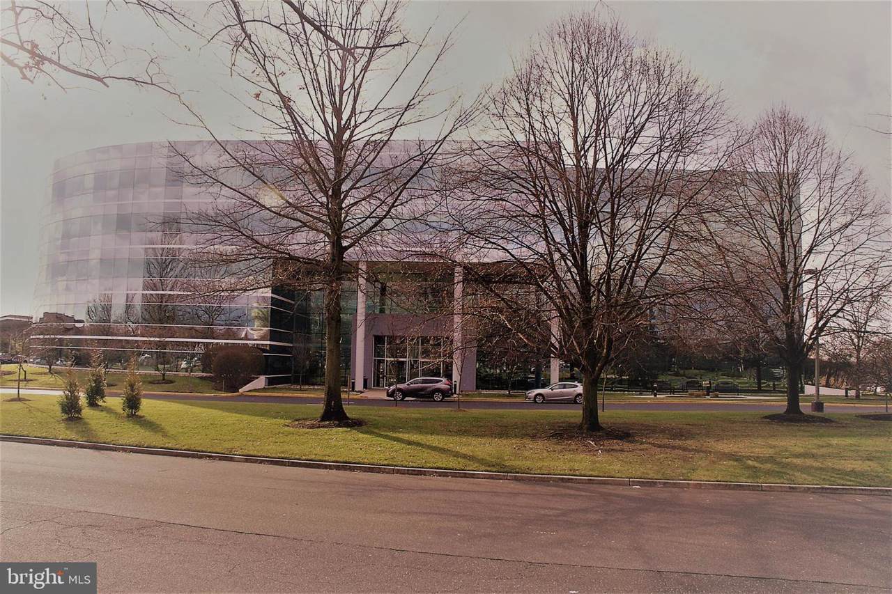 3000 Atrium - Photo 1