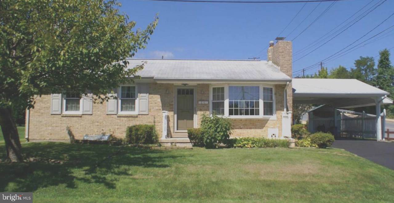 121 Armstrong Avenue - Photo 1