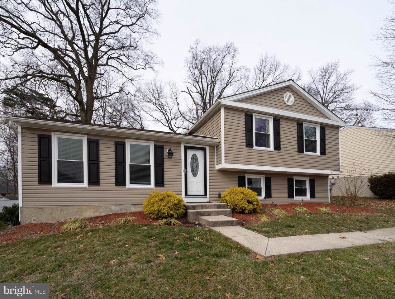 529 Fuselage Avenue - Photo 1