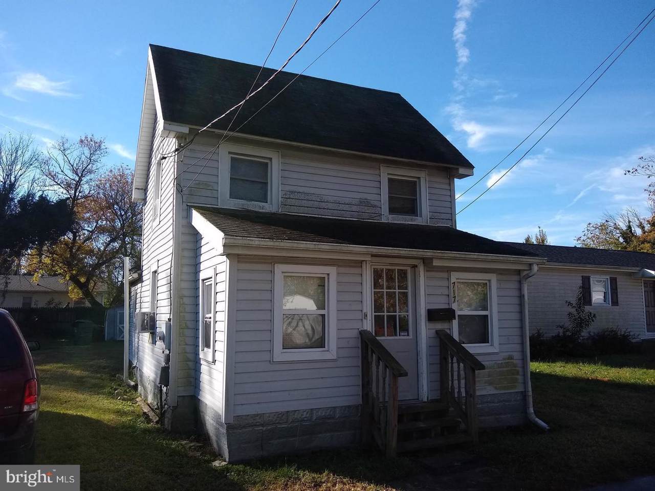 717 Clarence Street - Photo 1