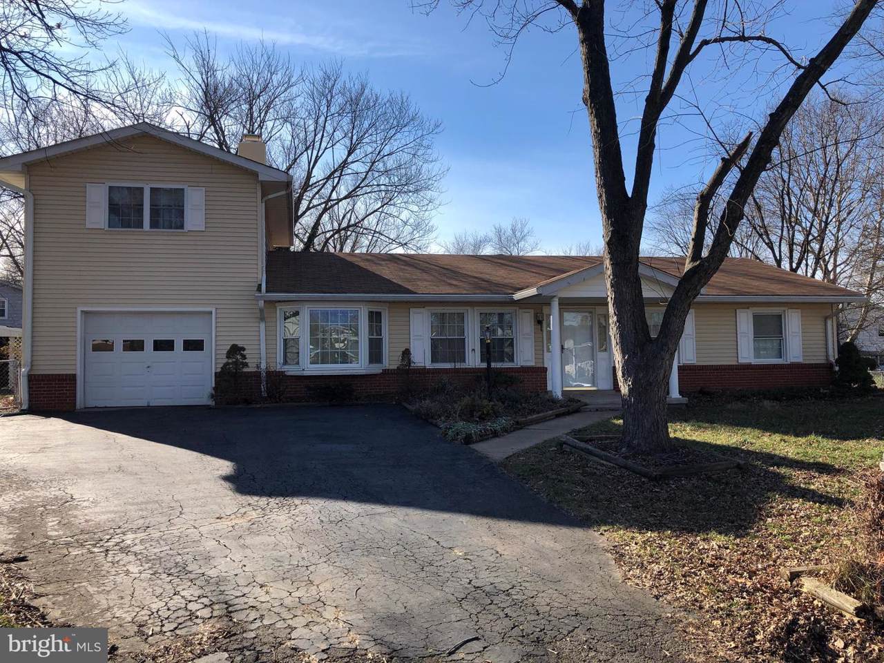 700 Dickenson Court - Photo 1