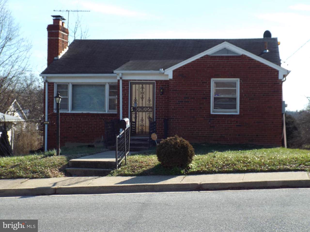 8901 Glenarden Parkway - Photo 1