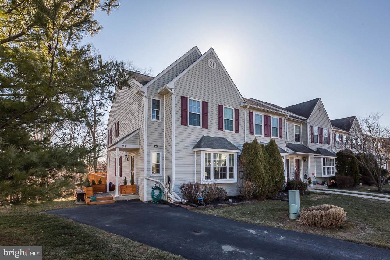 212 Spring Valley Way - Photo 1