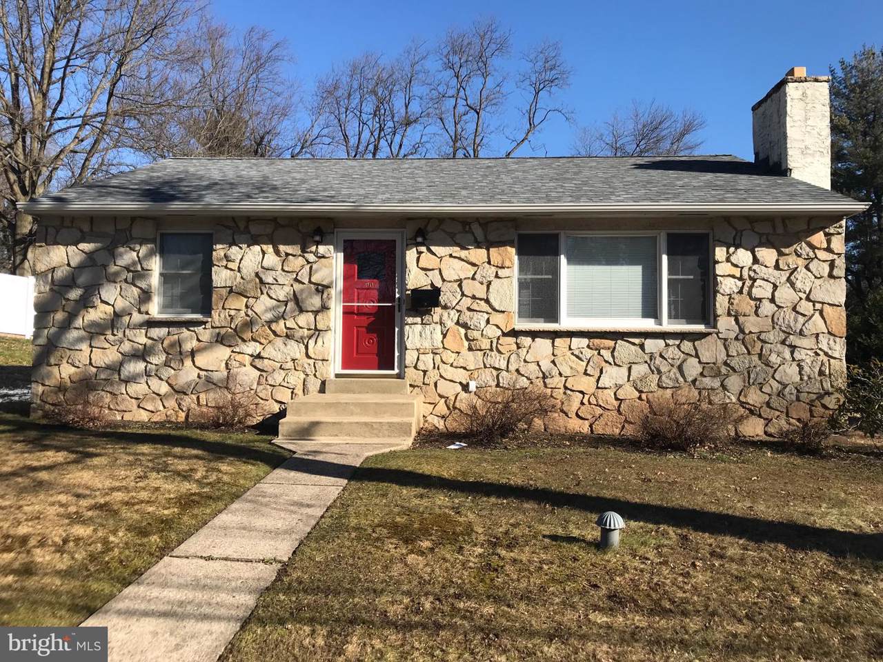 907 Hancock Street - Photo 1