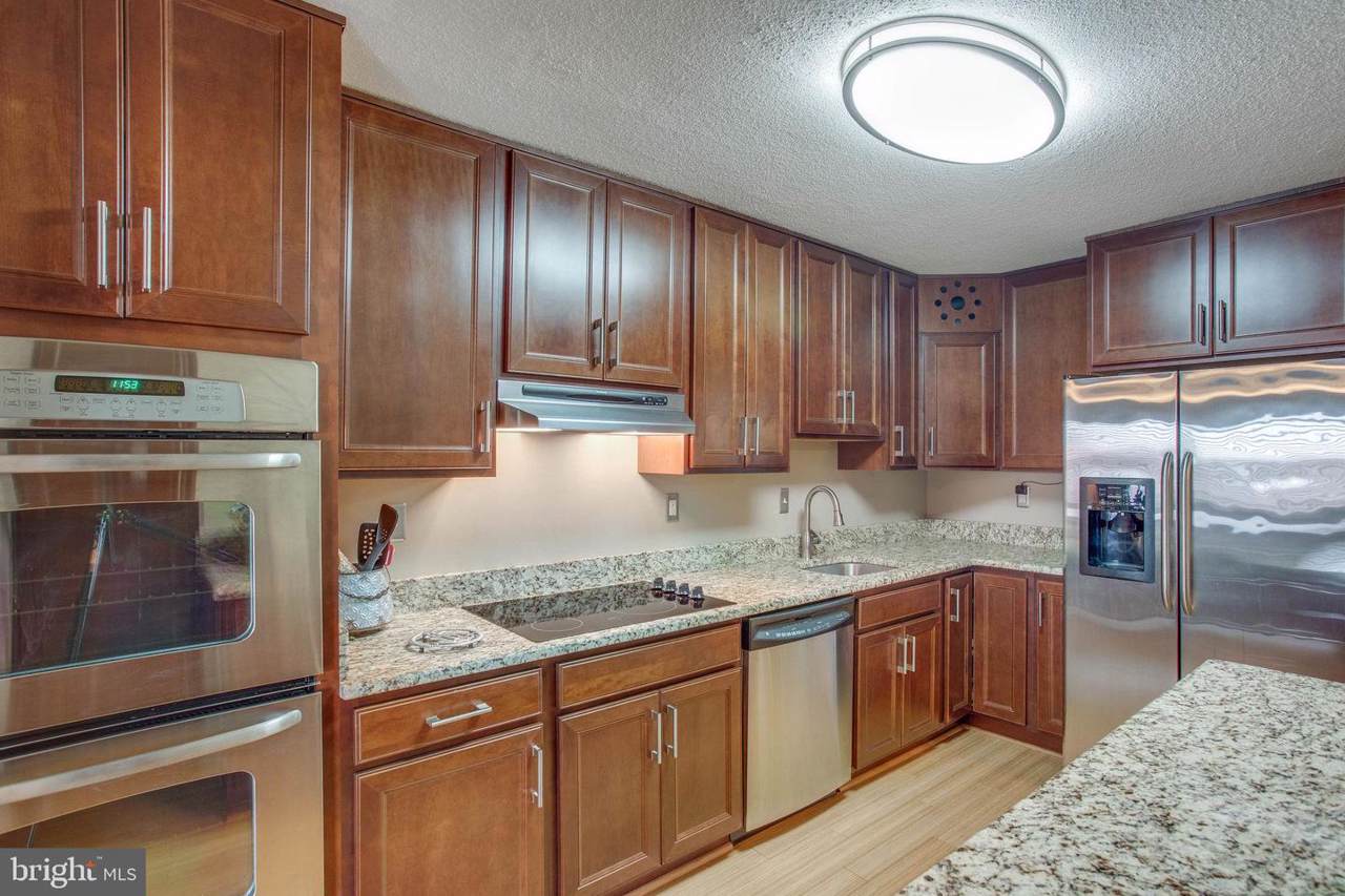 307 Yoakum Parkway - Photo 1