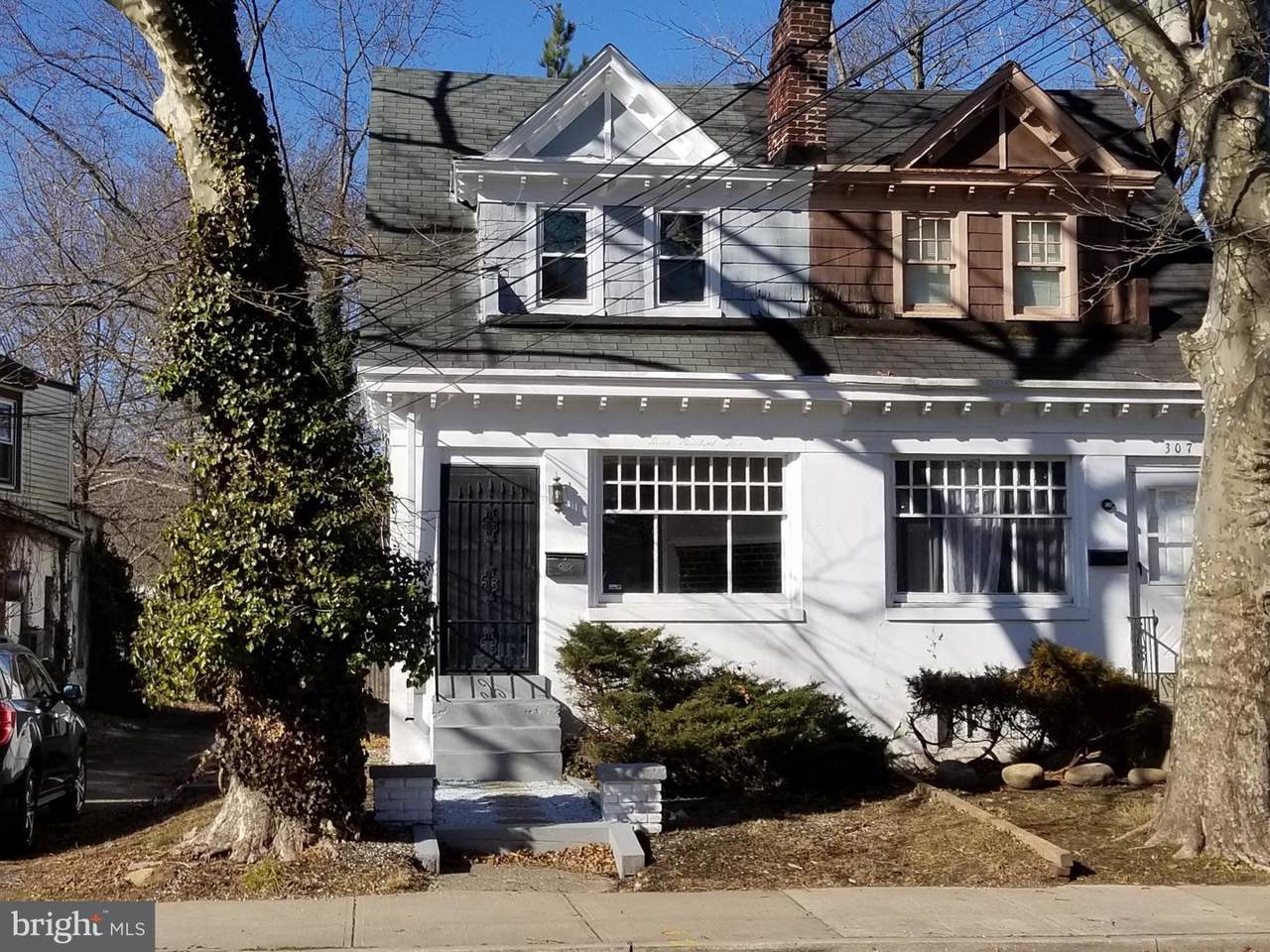 305 Hillcrest Avenue - Photo 1