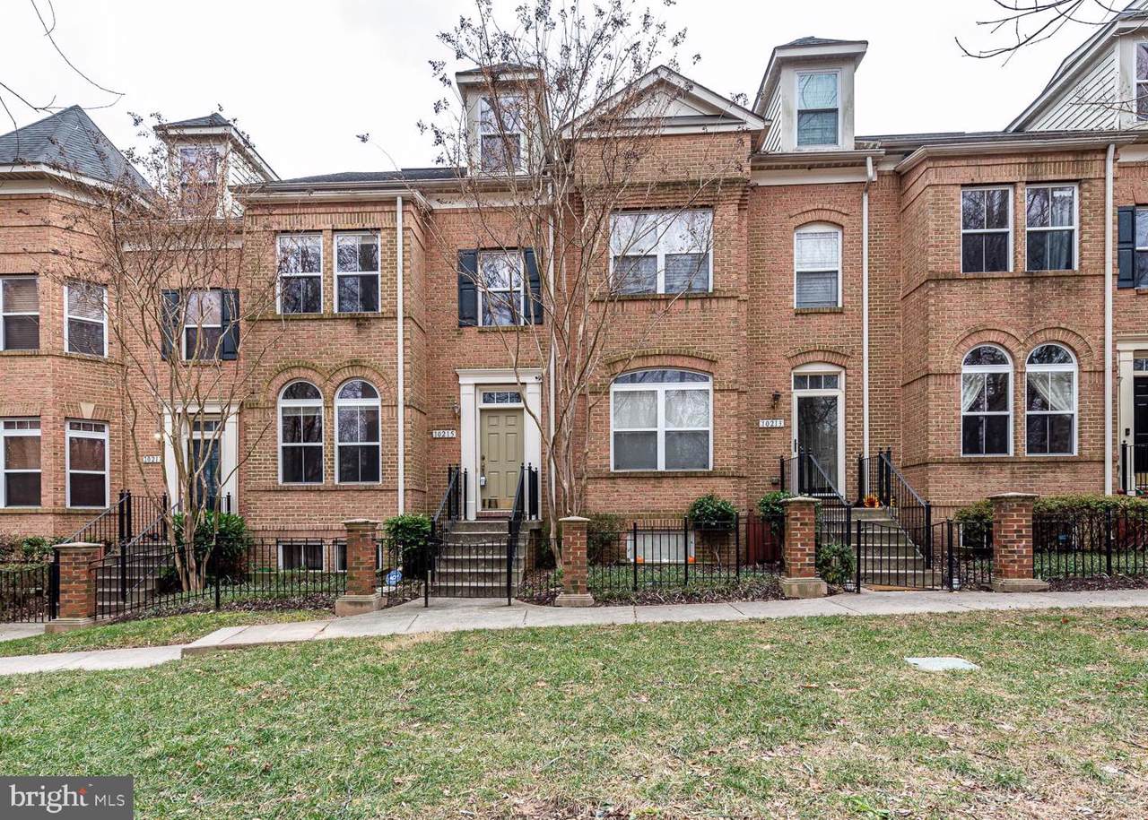 10215 Pembroke Green Place - Photo 1