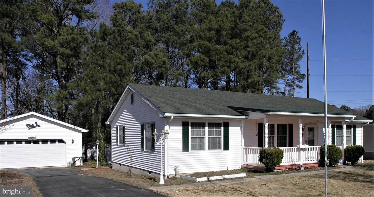 4 Circle Dr E - Photo 1