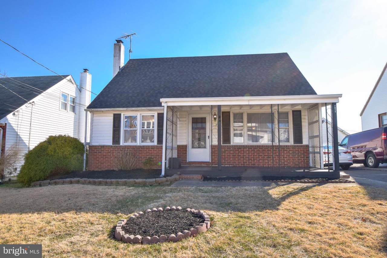 7911 Roseland Avenue - Photo 1