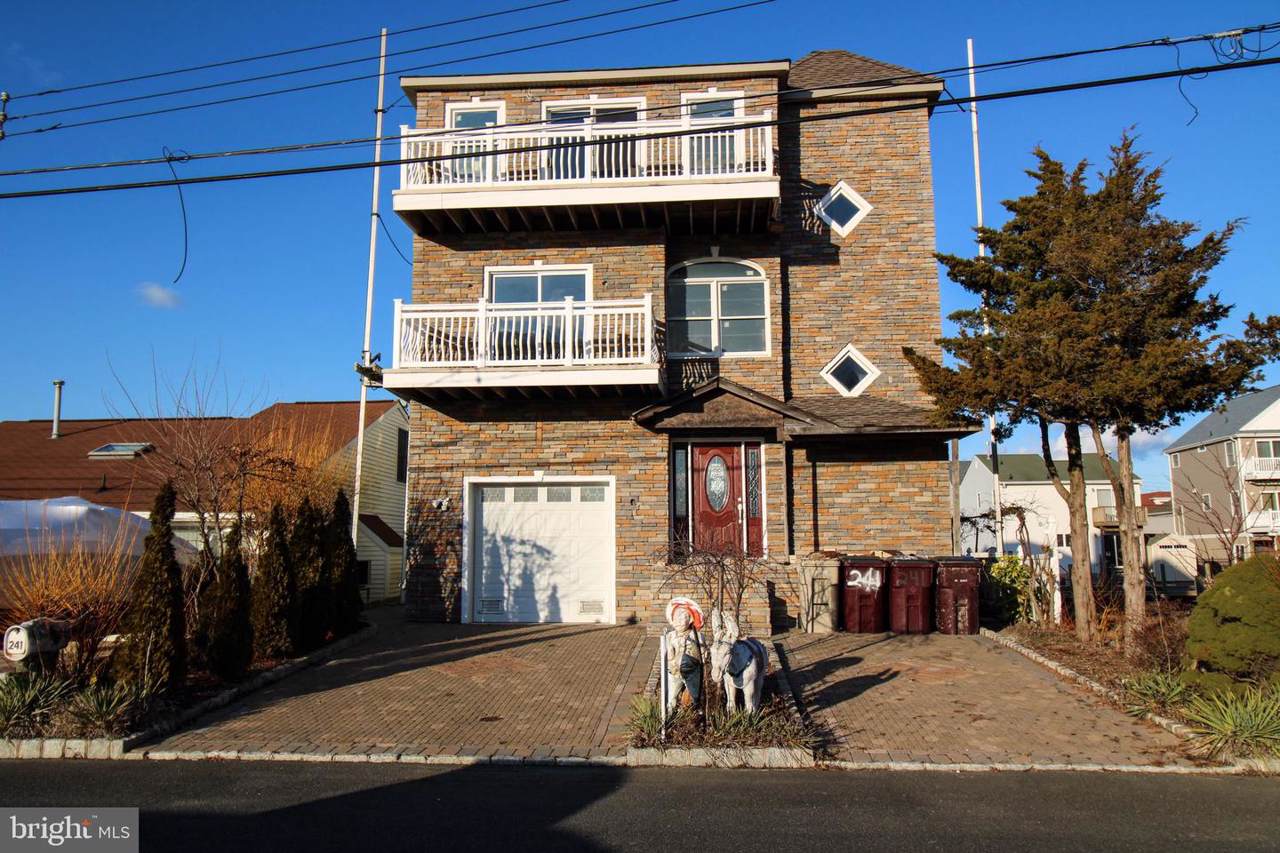 241 Evergreen Drive - Photo 1