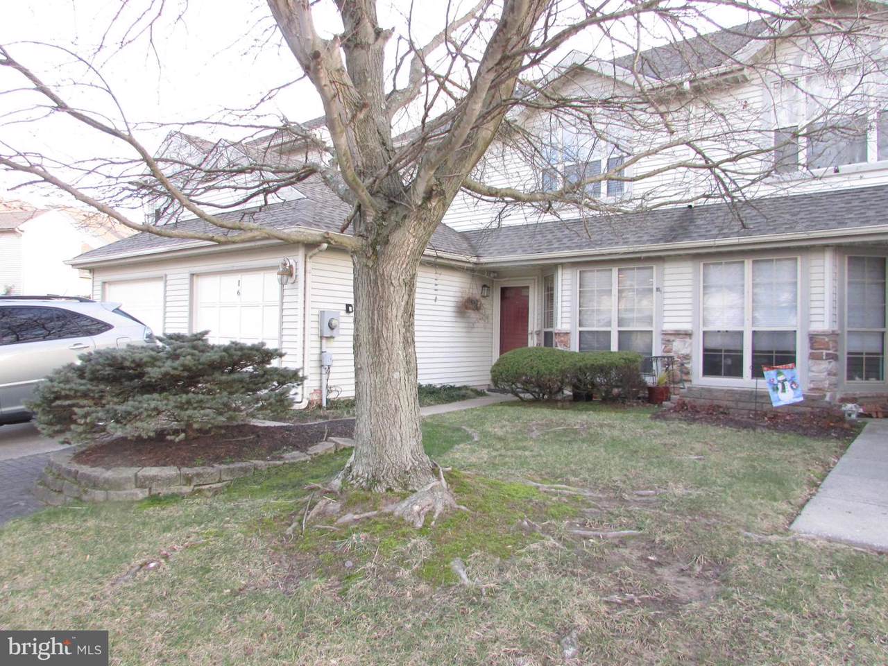 16 Fox Meadow Drive - Photo 1
