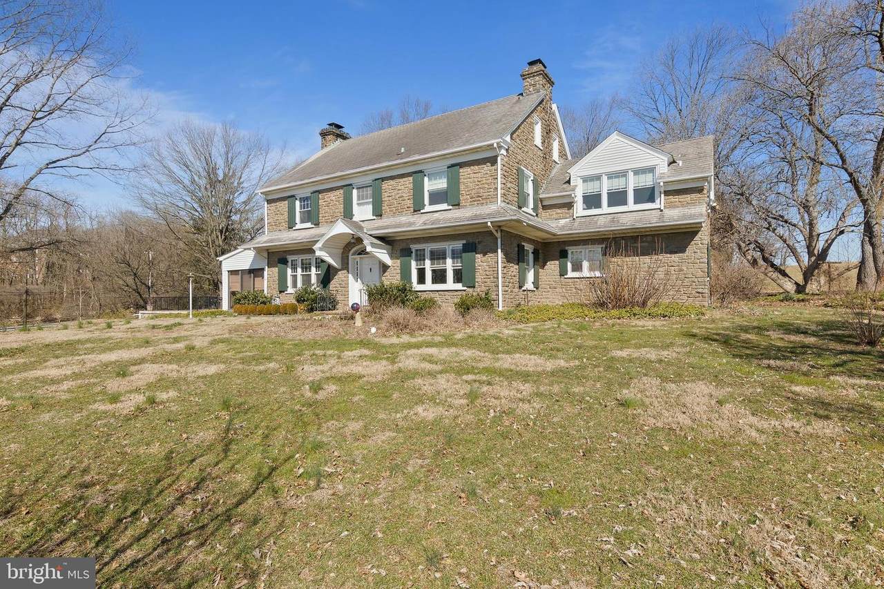 305 Cedar Springs Road - Photo 1
