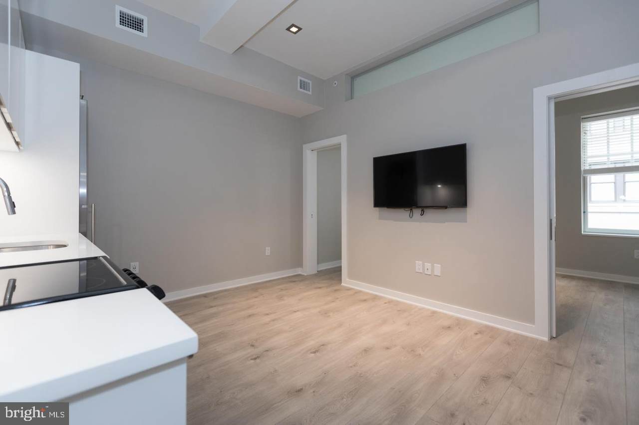 1602 Sansom St - Photo 1