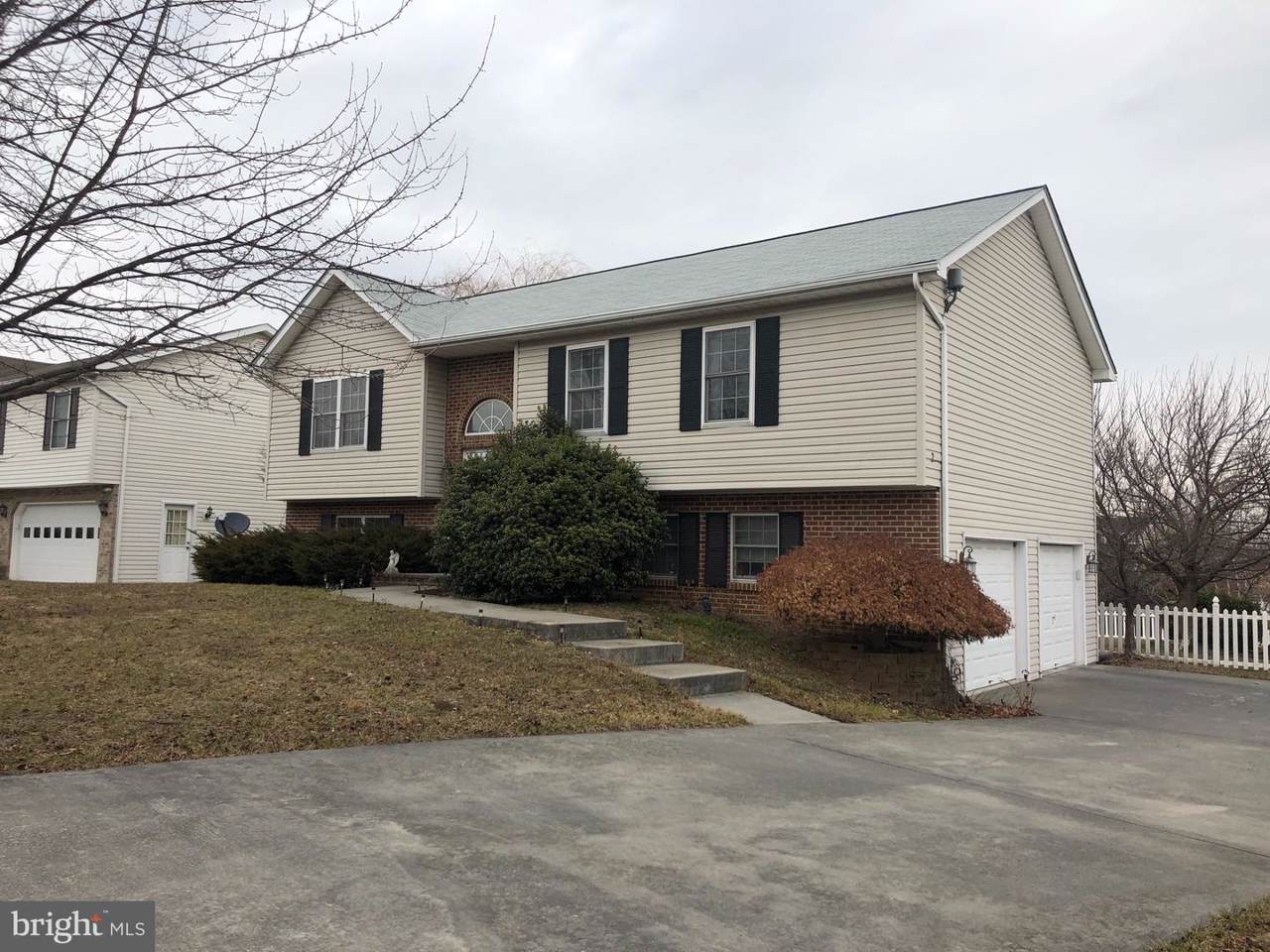 305 Lilys Way - Photo 1