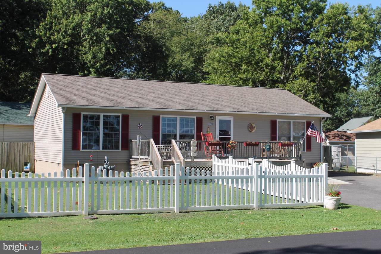 1004 Lee Street - Photo 1