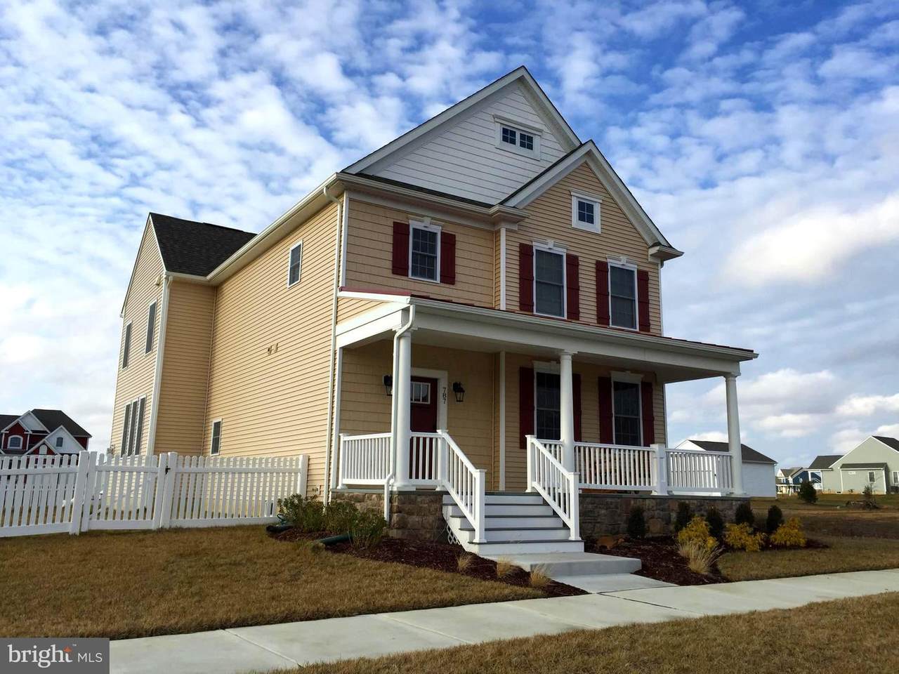 787 Idlewyld Drive - Photo 1