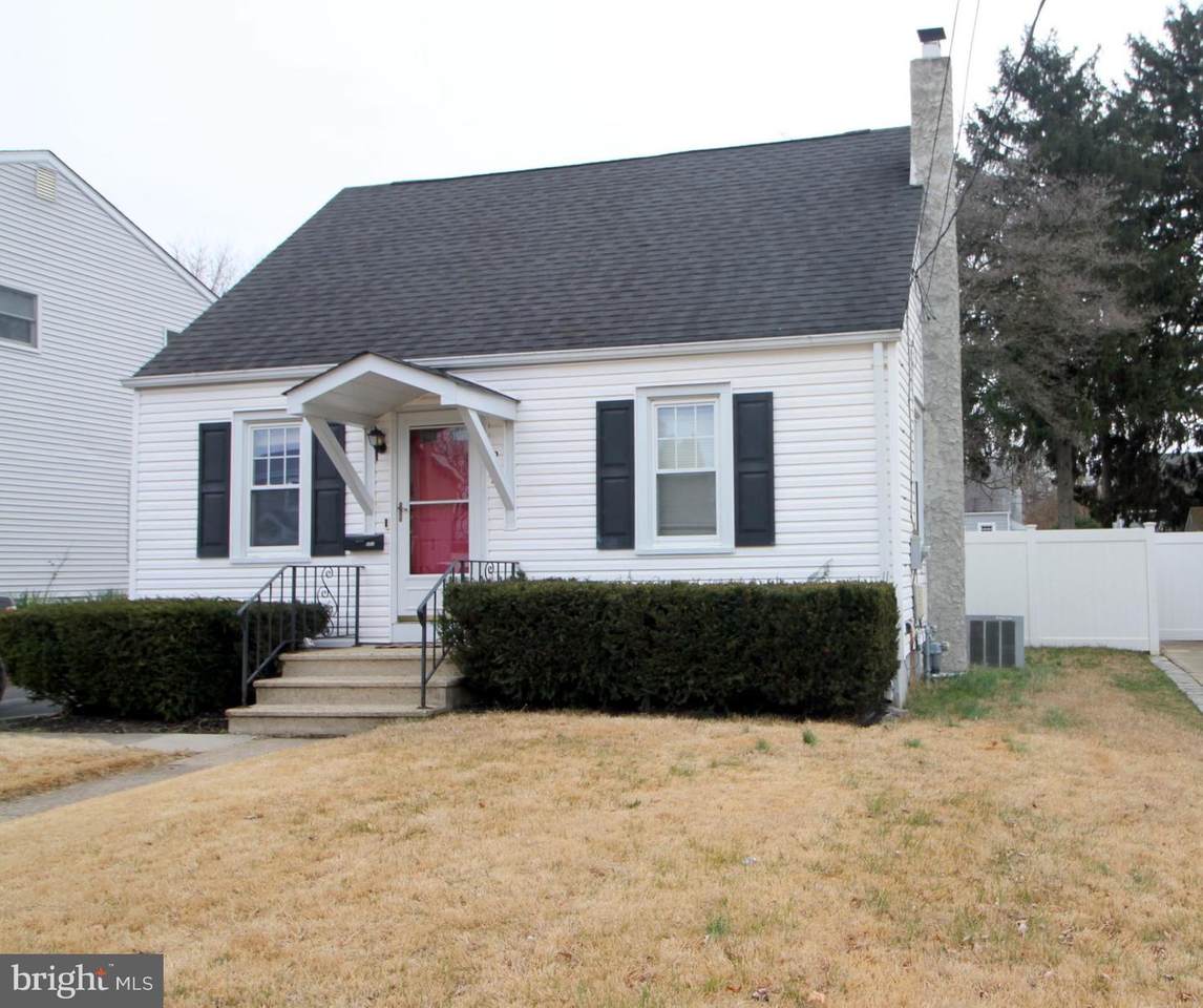 222 Thropp Avenue - Photo 1