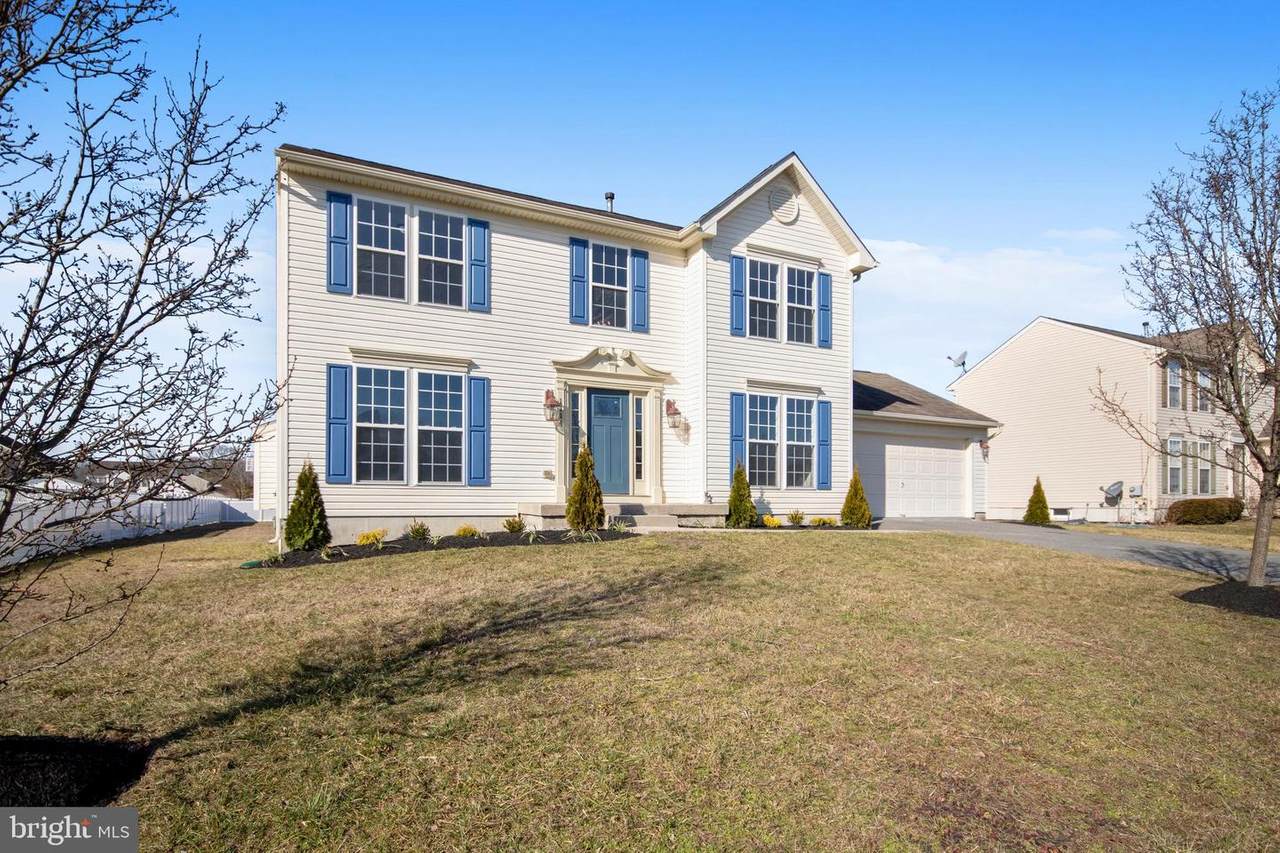 1114 Falcon Way - Photo 1