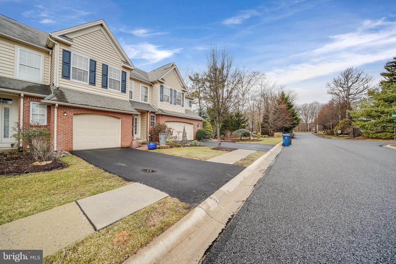 102 Ladbroke Lane - Photo 1