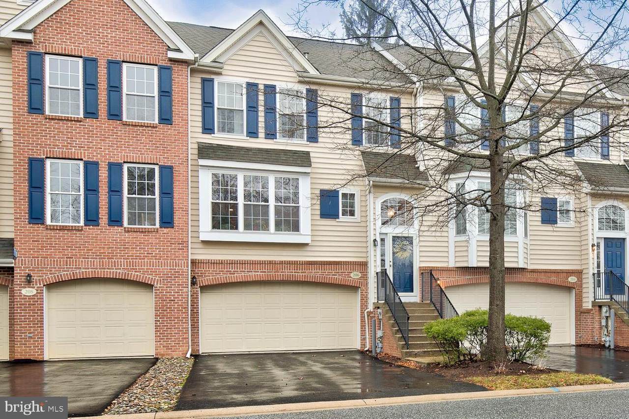206 Cherry Lane - Photo 1