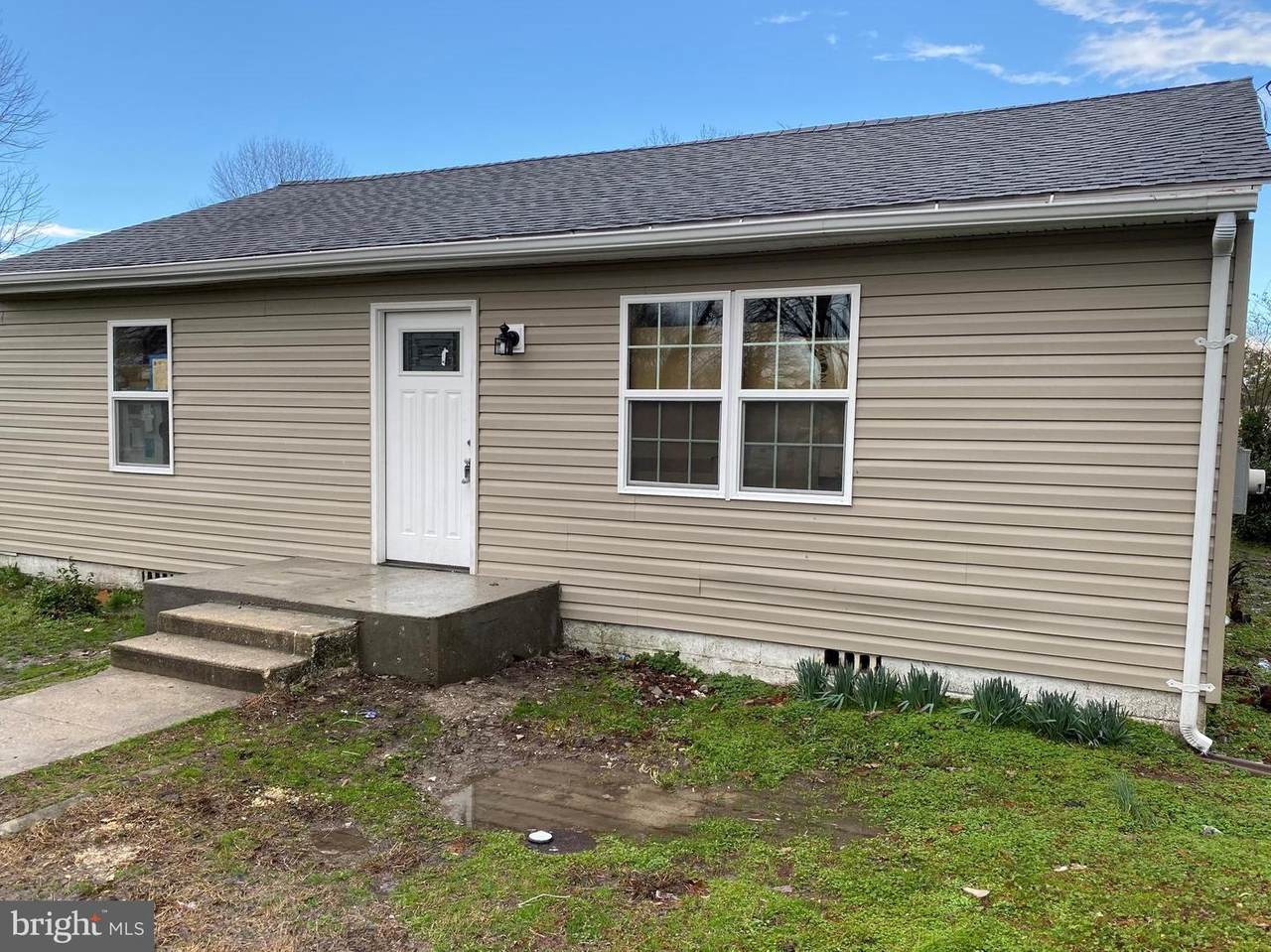 907 Phillips Street - Photo 1
